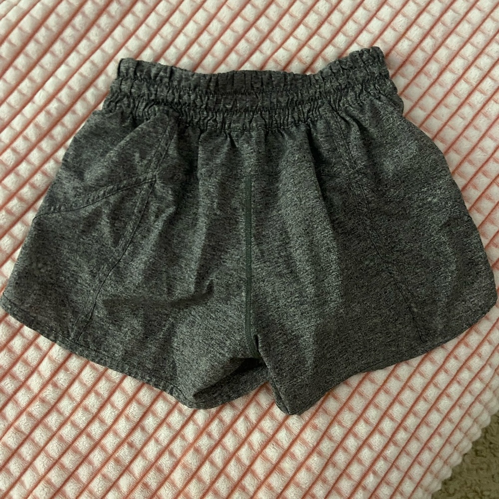 Lululemon tracker 4” short - Picture 3 of 6